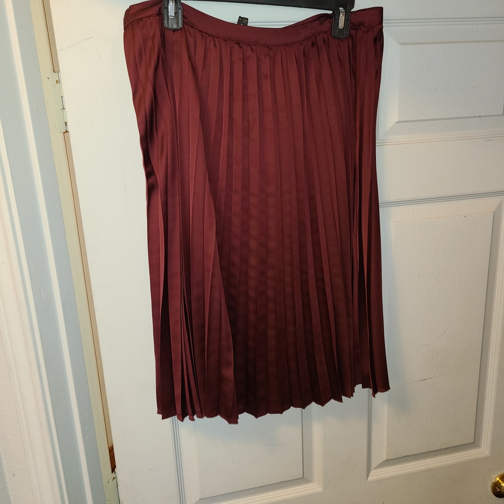 Worthington Maroon A-Line Pleated Skirt Size 12